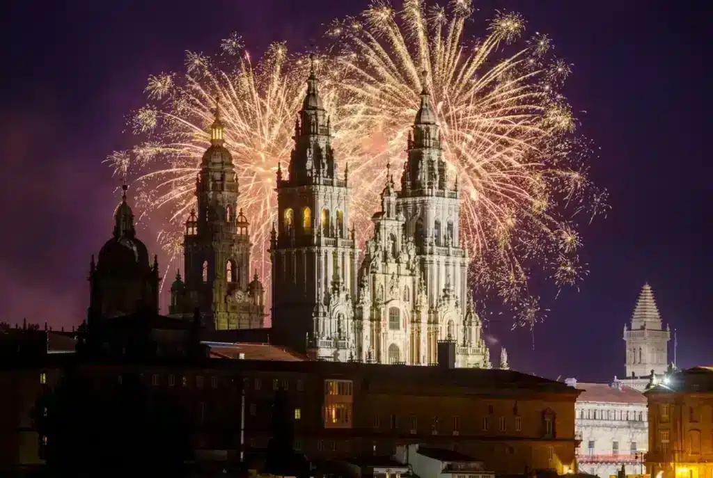fuegos artificiales en la Catedral de Santiago durante el Xacobeo 2027